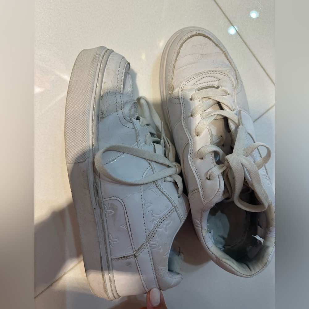 men’s Louis vuitton sneakers size 8.5